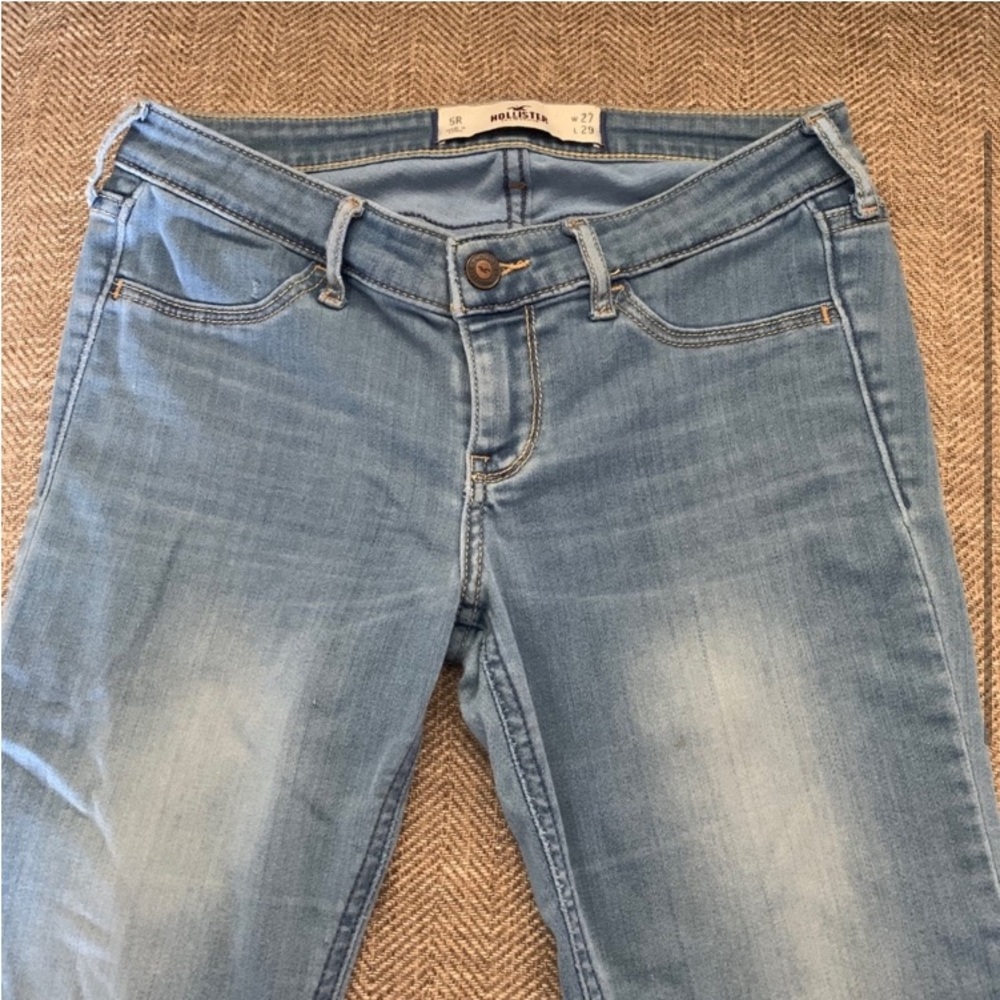 Excellent Preowned Condition Hollister Skinny Jeans Size 5 Junior very Cute.